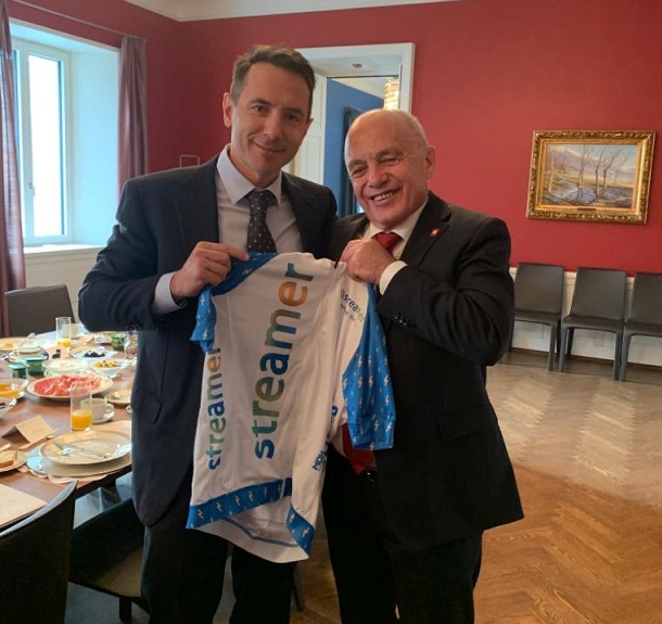Reunión de dos Presidentes: Ivan Zhitenev, Streamer Electric AG, y Üli Maurer, Suiza. Reunión de dos Presidentes: Ivan Zhitenev, Streamer Electric AG, y Üli Maurer, Suiza.